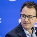 Read more about the article Anthropic CEO 末日警告：未来 1–5 年可能洗牌半数白领岗位 | AiF insight