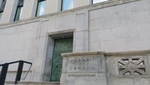 又降息了!加拿大央行把利率砍到2.25%!房贷松口气、经济更冷