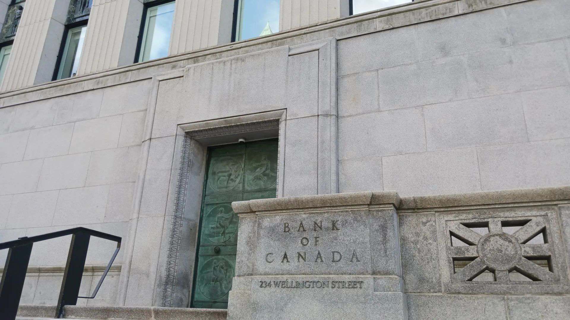 又降息了！加拿大央行把利率砍到2.25%！房贷松口气、经济更冷