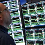 Read more about the article AI估值担忧拖累美股走低：纳指重挫2%，Palantir财报后领跌 | AiF 财经日报