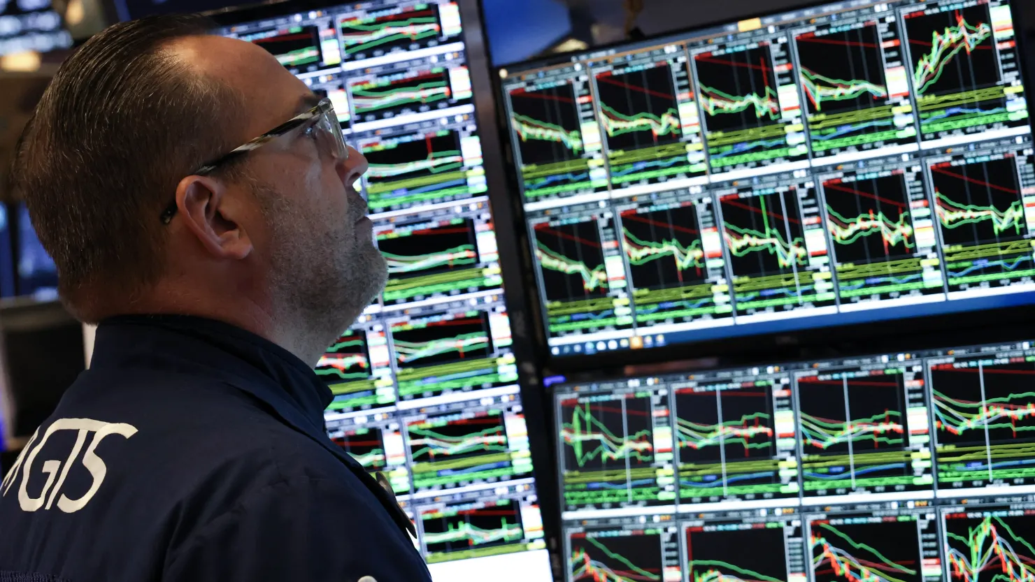 AI估值担忧拖累美股走低：纳指重挫2%，Palantir财报后领跌