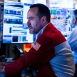 Read more about the article 道指大跌近400点，纳指重挫1.9%，AI概念股再度遭抛售 | AiF 财经日报