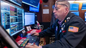 Read more about the article 纳指收跌，录得自4月以来最差单周表现 | AiF 财经日报