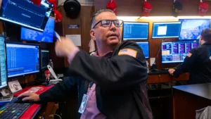 Read more about the article 道指创收盘新高，纳指下跌：投资者从科技股转向低估值板块 | AiF 财经日报