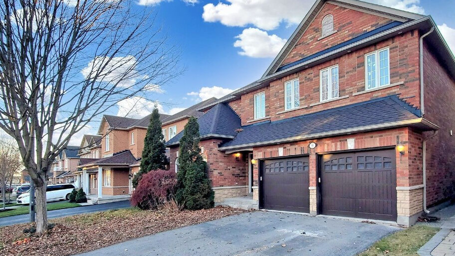 加拿大房价跌至四年新低，新挂牌量创纪录｜房市调整恐持续数年