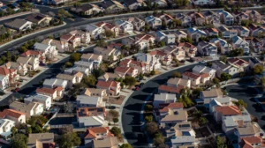 房产暴涨时代终结：美国房主净值缩水，AiF警告全球房市进入漫长回归期