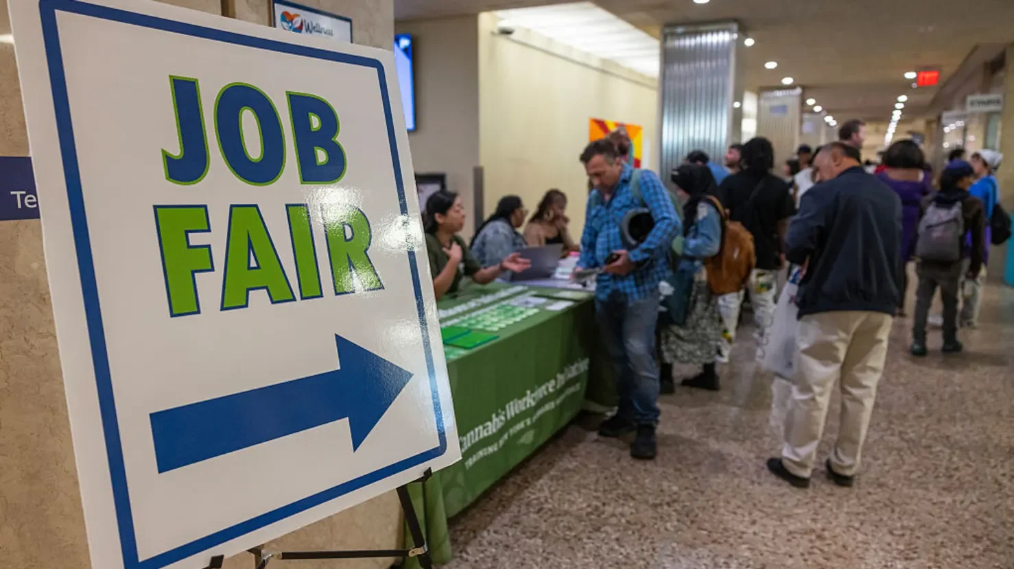 2025年美国裁员总数超110万，创2020年疫情以来新高