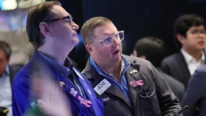 Read more about the article 道指下跌400点，加密货币下滑打击市场情绪，五连涨势头中断 | AiF 财经日报