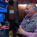 Read more about the article 标普500指数收高，创下四连涨并接近纪录，因通胀数据温和 | AiF 财经日报