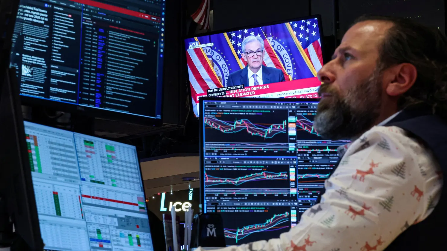 美联储降息后，道指收盘上涨近500点