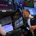 Read more about the article 标普500和道指收于纪录高位，甲骨文业绩引发资金从AI板块转向更广阔市场 | AiF 财经日报