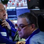 Read more about the article 标普500指数遭遇四连跌，甲骨文遭抛售拖累纳指重挫1.8% | AiF 财经日报