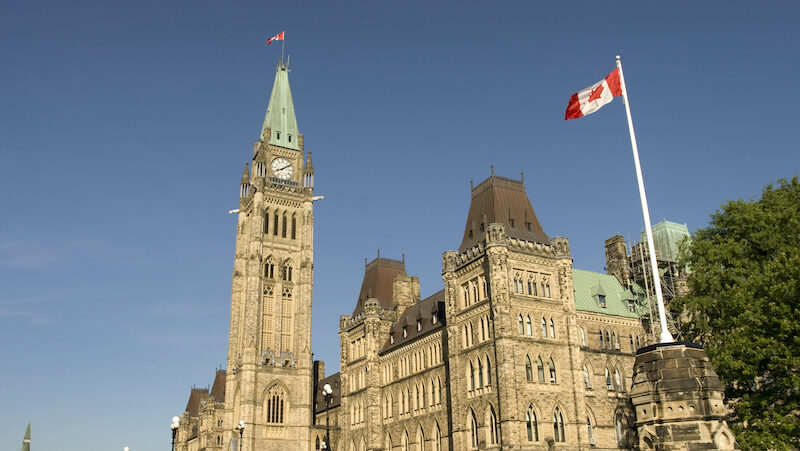 加拿大政府支出达1.1万亿创新高，近一半用于社保和医疗（2024）