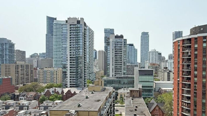 房价进入“跌跌不休”模式：万锦一个月贬值8万，多伦多惊现“2018年价”公寓