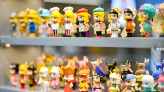 潮玩神话破灭！泡泡玛特四个月市值腰斩