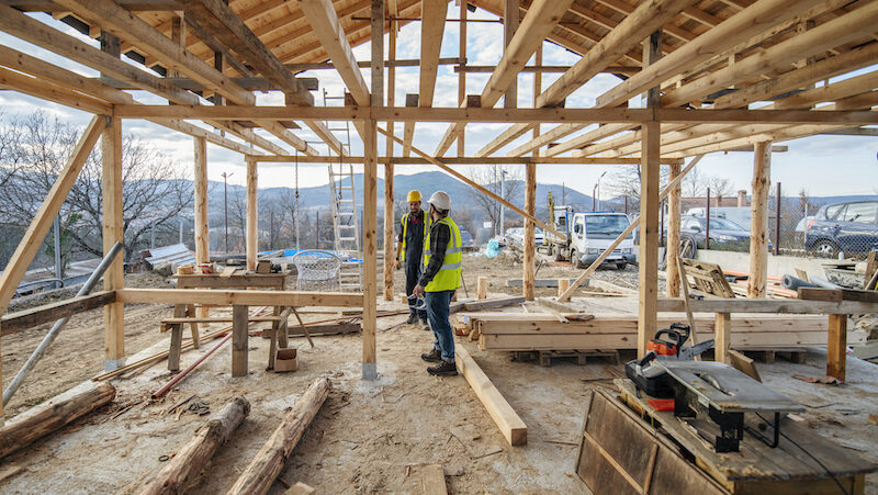 加拿大楼市：销量跌11%均价降2%，但新屋开工环比飙升9.4%