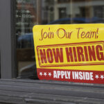 Read more about the article 加拿大11月新增5.4万就业，失业率降至6.5% | AiF insight