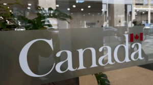 加拿大联邦政府裁员全面启动：1.8 万公务员收到调整通知