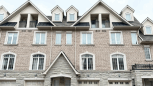 多伦多房主多次挂牌仍难脱手，最终亏损近 20 万加元成交