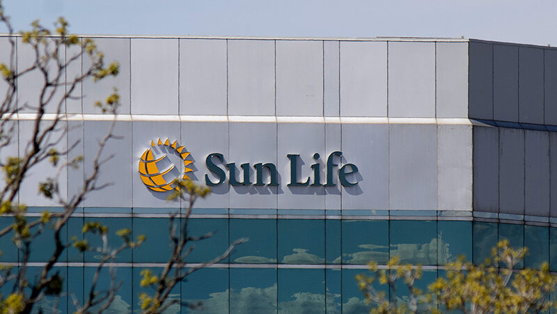 Sun Life 调整 Par Accumulator II 分红型终身寿险的佣金结构，降低首年佣金、提高长期续期补偿，与监管对激励管理的方向高度一致。