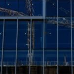 Read more about the article 2025 年 GTHA 新公寓销量跌至 35 年新低，取消项目数量翻倍 | AiF insight