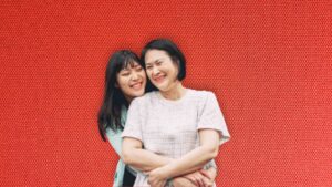 60后单亲母亲的财富突围：身兼双职，如何靠AiF实现 $75万+资产跃迁