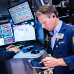 Read more about the article 道指挺进5万点时代：无惧AI震荡再创历史新高，市场技术面支撑强劲 | AiF 财经日报