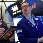 Read more about the article 标普500连续第二日上涨，道指涨逾300点，英伟达走高 | AiF 财经日报