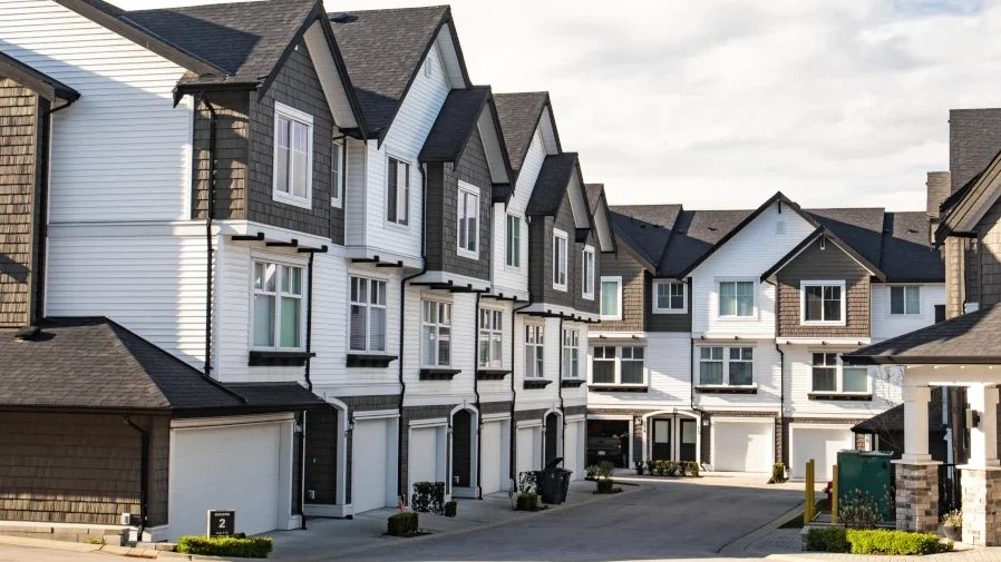 加拿大按揭债务逼近2万亿：续约潮来袭，入门级住房依旧难负担