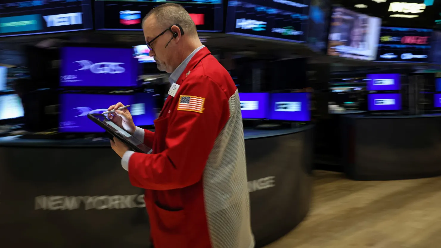 道指收跌逾400点，盘中一度暴跌1,200点，美伊冲突引发剧烈波动