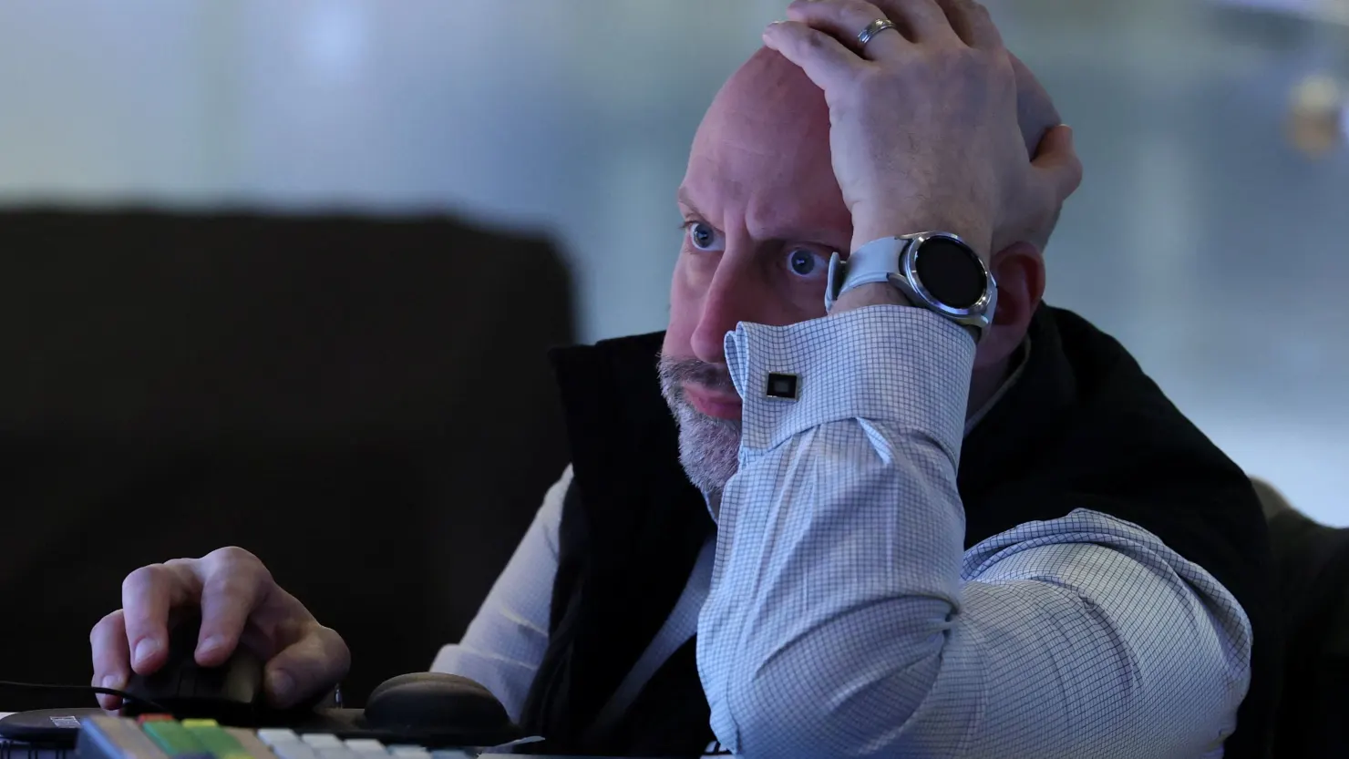 道指大跌近800点，油价飙升引发市场对伊朗冲突经济影响的担忧