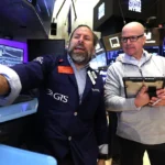 Read more about the article 道指跌逾700点，油价飙升拖累市场 | AiF 财经日报