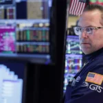 Read more about the article 标普500周二小幅回落，油价再度走高带来短期扰动| AiF 财经日报