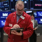 Read more about the article 道指大跌近800点并进入回调区间，标普500连续第五周下跌 | AiF 财经日报