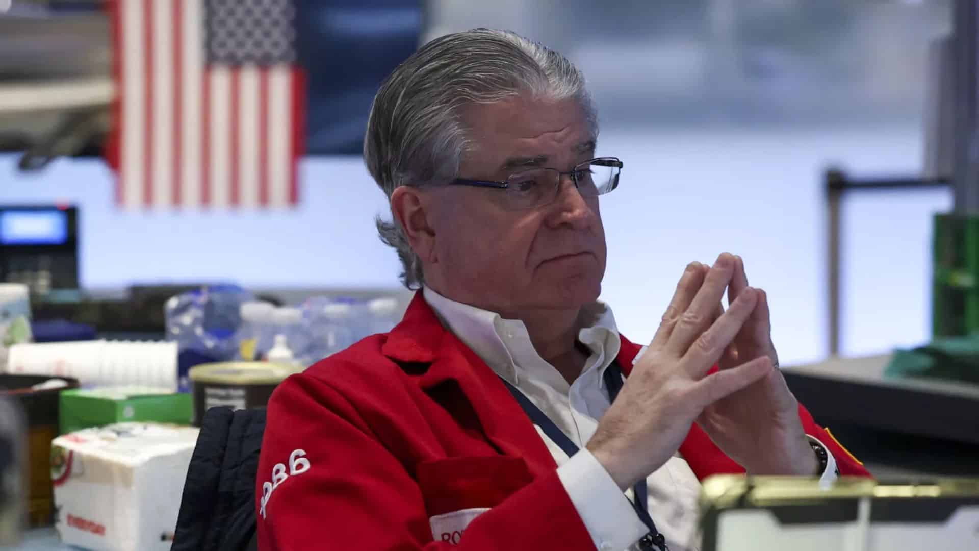 道指下跌近300点，伊朗战争推高油价 周三，美股下跌。投资者持续关注美伊战争的发展以及油价走势。道琼斯工业平均指数下跌289.24点，跌幅0.61%，收于47,417.27点。标普500指数小幅下跌0.08%，收于6,775.80点；纳斯达克综合指数则微涨0.08%，收于22,716.13点。