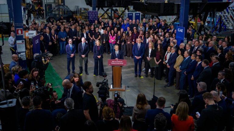 5.1万岗位消失！加拿大就业突然踩刹车，关税与人口双重打击下的失业潮真相