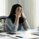 Read more about the article 加拿大房贷续期压力来临：屋主勒紧开支，买家开始试探 | AiF insight