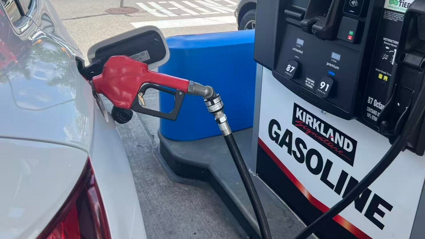 油价暴涨压垮生活：近4成加拿大人要求减税，油价或短暂回落